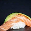 Avo-Salmon Sushi 1pc