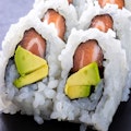 Salmon Avocado Roll (8 Pcs)