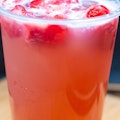 Regular Sparkling Strawberry Iced Lemonade (16oz)